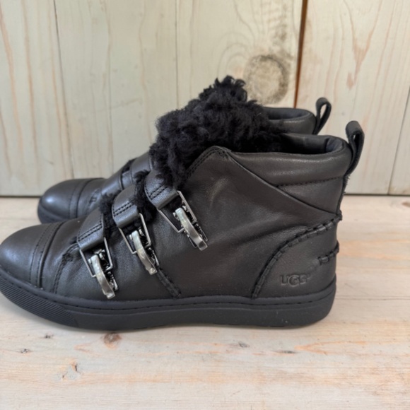 UGG PALVING BLAACK LEATHER SHEEPSKIN SNEAKERS NIB - Picture 5 of 10